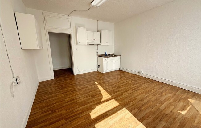 256 W FLORENCE AVE
