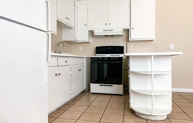 2 beds, 1 bath, 750 sqft, $975, Unit 4