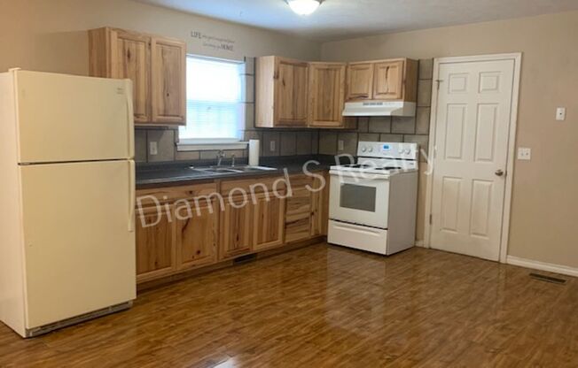 3 beds, 1 bath, $995