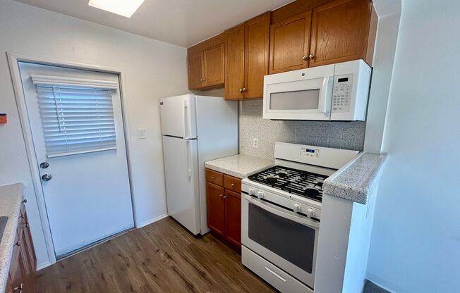 2 beds, 1 bath, $2,100, Unit 3136 Nimitz Blvd.