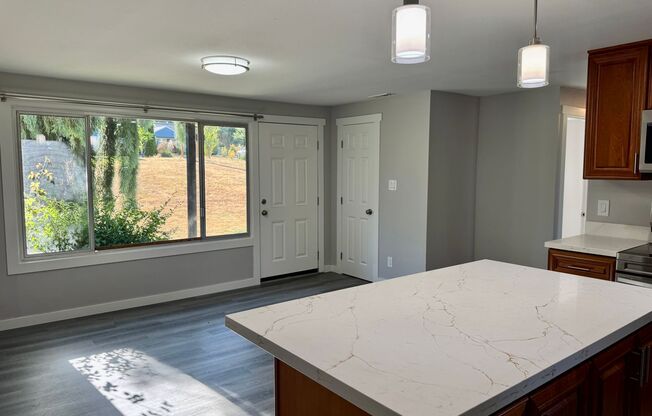 Beautifully Remodeled 4-Bedroom Home with Spacious Backyard in Mountlake Terrace