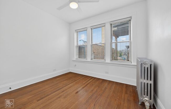 6310 N Artesian