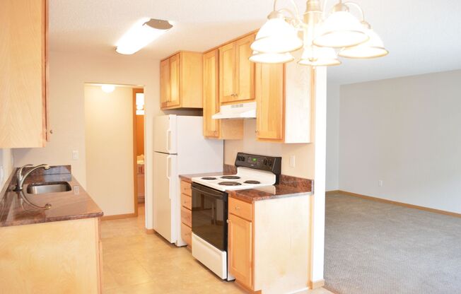 2 beds, 2 baths, 1,050 sqft, $1,674, Unit 317