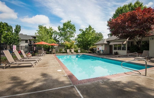 Sunstone Parc Pool & Sundeck