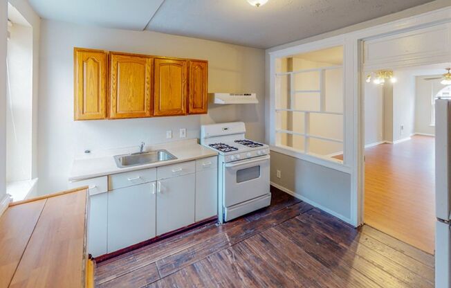 2429 Druid Hill Ave - 2 Bedroom Townhouse