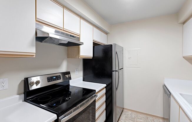 2 beds, 2 baths, 980 sqft, $2,300, Unit SR307