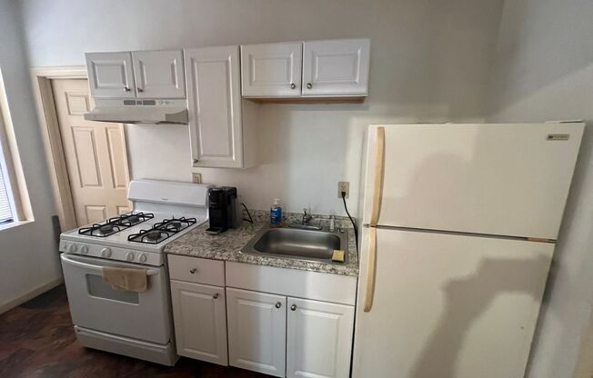 1 bed, 1 bath, 650 sqft, $2,350, Unit 186-4