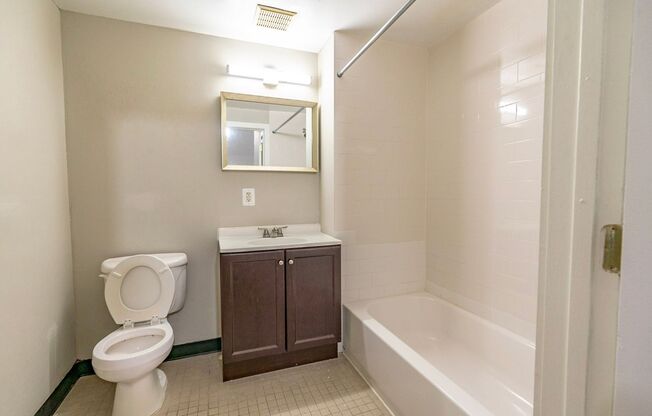 2 beds, 2 baths, 1,000 sqft, $1,795, Unit 607