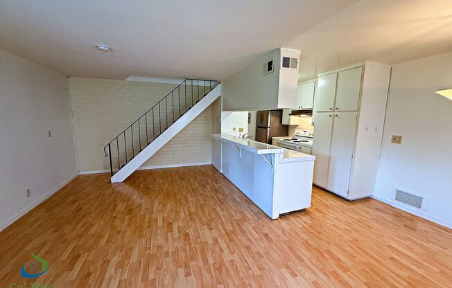 $2595 - 2 Bed/1 Bath Townhome in North San Jose-Near Lightrail