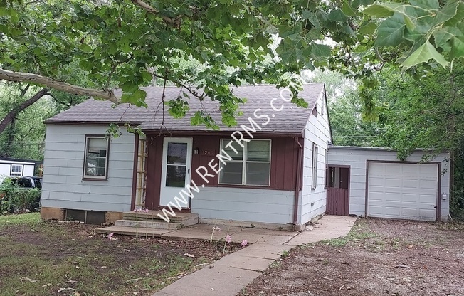 1906 SE MICHIGAN AVE