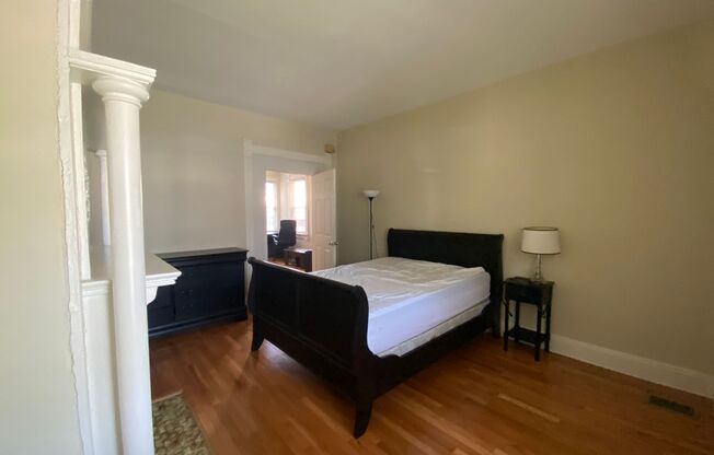 1 bed, 1 bath, 650 sqft, $1,095, Unit 61 E. 4th Ave.