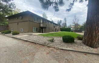 Great Spokane Valley Location-2 bed 1 bath available now