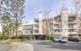1 bed, 1 bath, 610 sqft, $2,095, Unit 5500 Owensmouth Ave #216