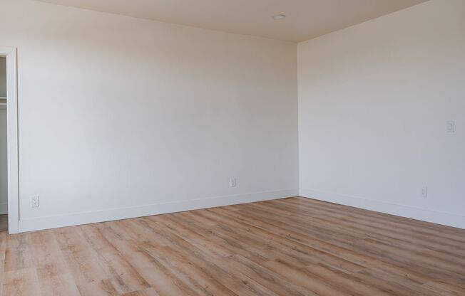 Studio, 1 bath, 324 sqft, $2,350, Unit 201