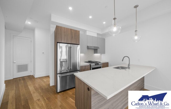 218 OLD COLONY AVE