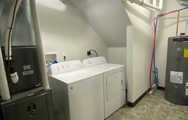 3 beds, 1.5 baths, 1,200 sqft, $1,550, Unit #303