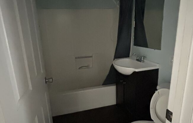 1 bed, 1 bath, 400 sqft, $1,350, Unit Unit 124