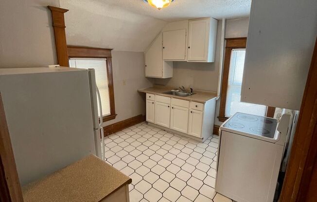 2 beds, 1 bath, 700 sqft, $1,250, Unit 2