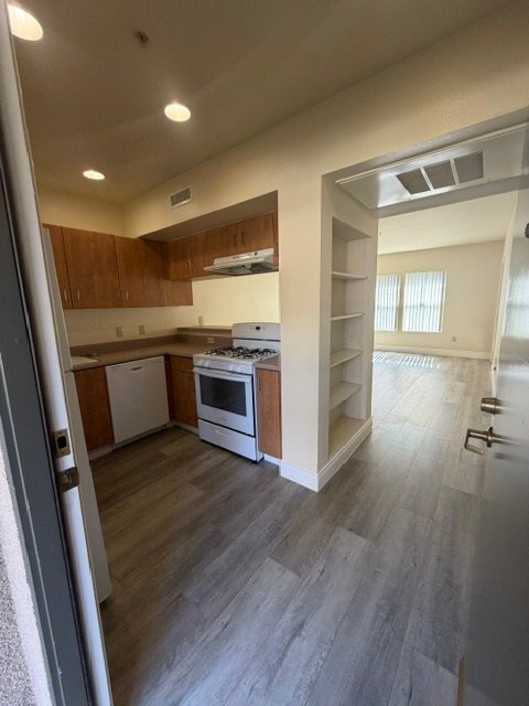 70 ESPERANZA AVE