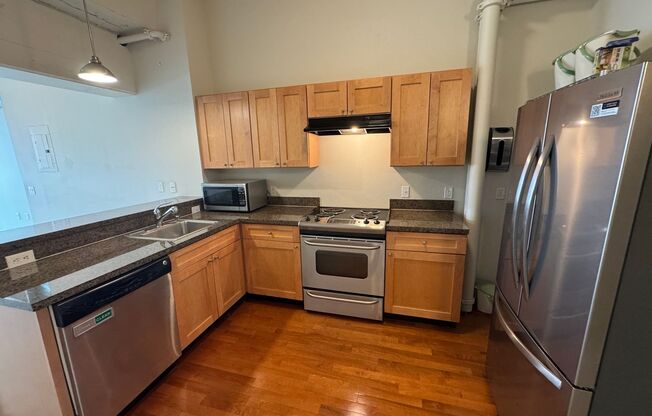 Modern 1-Bedroom Condo in the historic Garfield Building, Downtown SF
