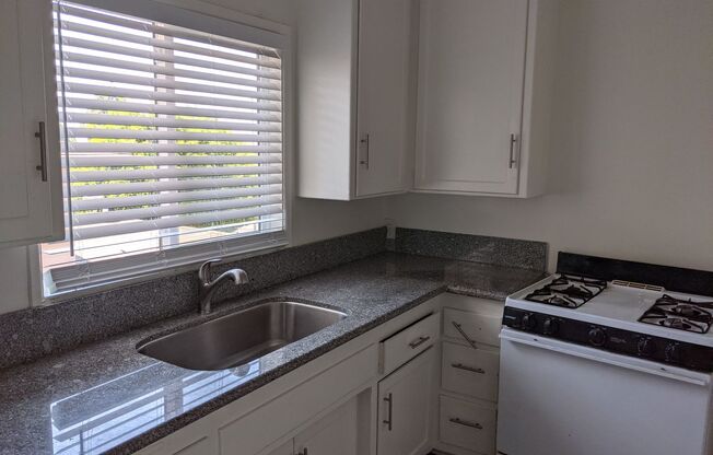 1 bed, 1 bath, $1,895, Unit Fairfax-5712½ Fairfax