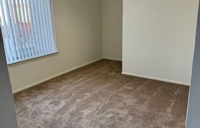 2 beds, 1 bath, 956 sqft, $1,695, Unit 00 - E- 6
