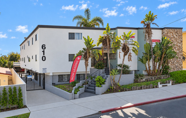 610 E HYDE PARK BLVD