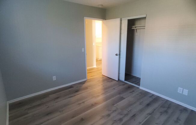 2 beds, 1 bath, $2,000, Unit 204