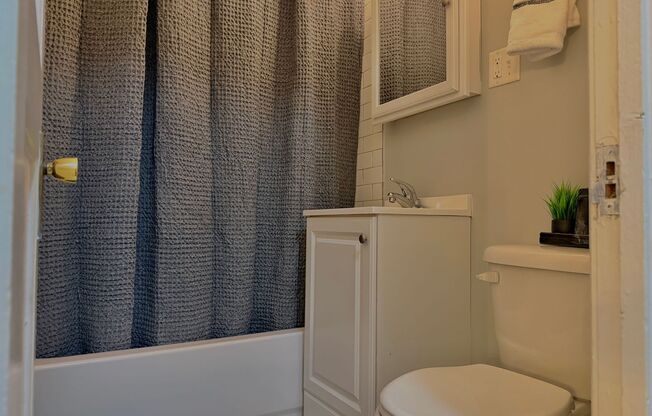 Studio, 1 bath, 500 sqft, $1,075, Unit Unit 206