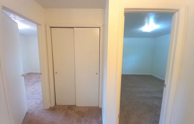 2 beds, 1 bath, 903 sqft, $1,170, Unit K-1