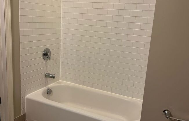 1 bed, 1 bath, 525 sqft, $1,935, Unit 01-245