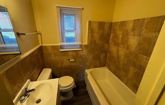 1 bed, 1 bath, $995, Unit 0052ATH