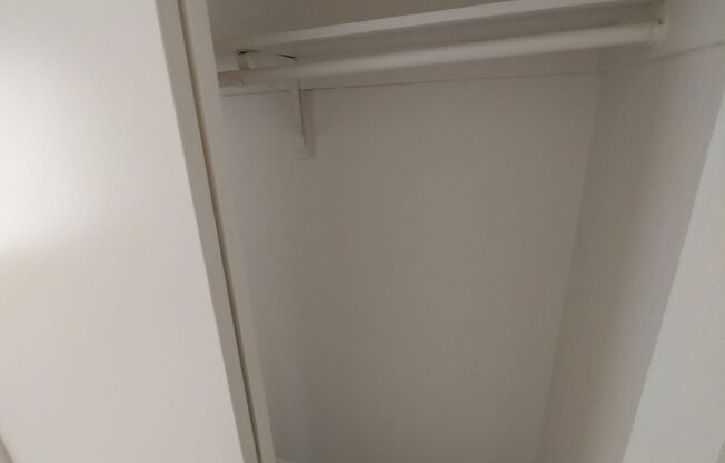 2 beds, 1 bath, 900 sqft, $1,585, Unit 1870-101