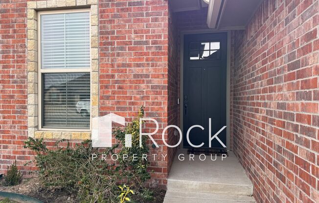 Beautiful 3 Bedroom Home with Study in Westmoore Area of OKC
