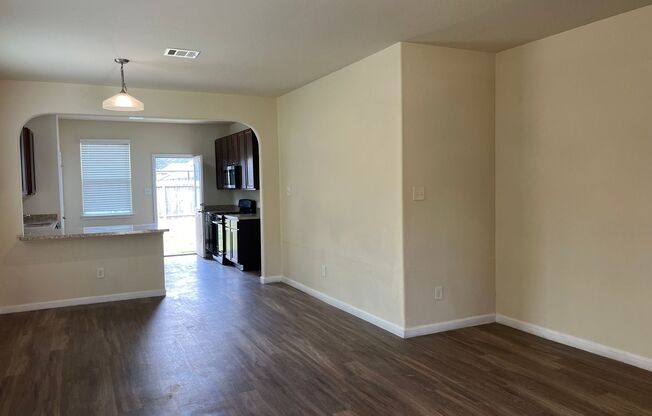 4B2.5B Move-in Ready Home close to TX-8 in Harris County 77044!