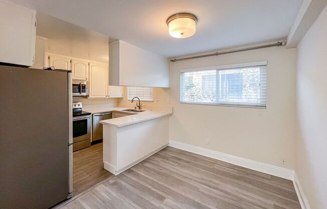 BEAUTIFUL 2 STORY TOWNHOUSE STYLE WITH A/C,  WASHER/DRYER, POOL, AND ONE PARKING SPACE