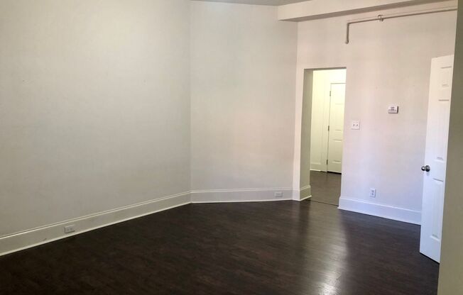 Studio, 1 bath, $850, Unit 840-1B