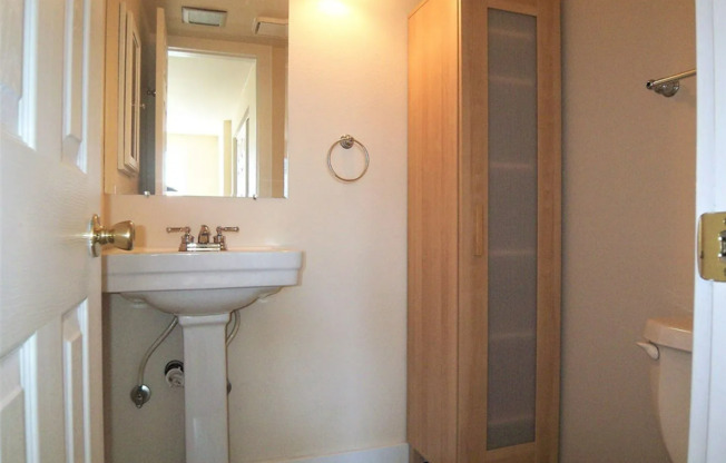 2 beds, 1.5 baths, $1,995, Unit 5