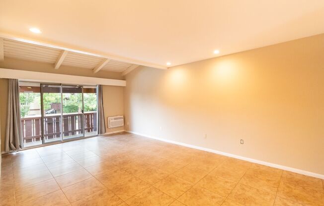 One Bedroom Condo w/ On-Site Parking Near South Coast Plaza