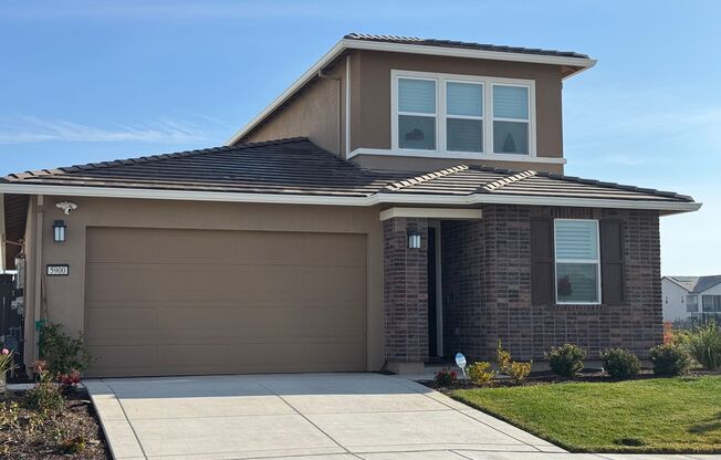 Like new home in Greenbrier Village with Solar