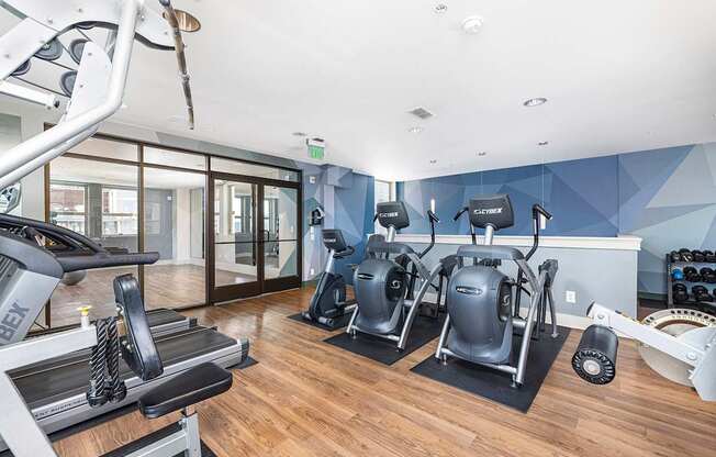 Sky fitness - state-of-the-art fitness center with city views - The Kirby