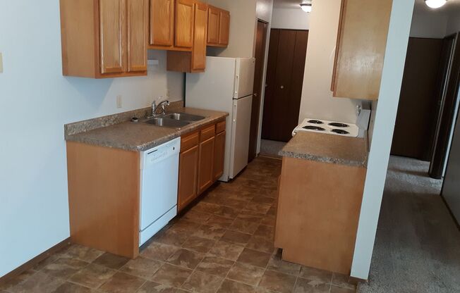 2 beds, 1 bath, 765 sqft, $725, Unit 817-14