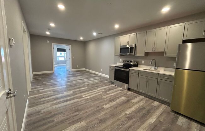 2 beds, 1 bath, 752 sqft, $2,850, Unit 302