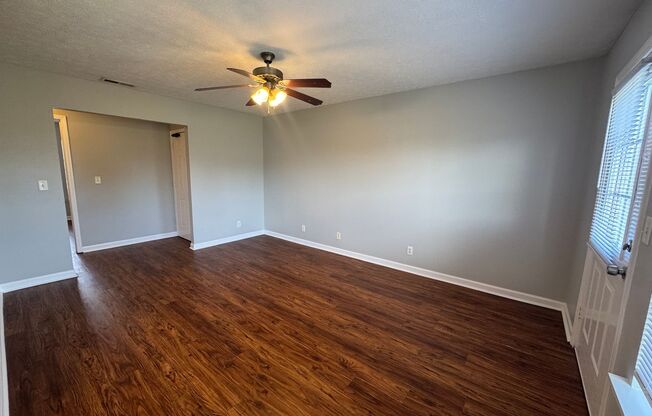 2 beds, 1 bath, 730 sqft, $775, Unit B10