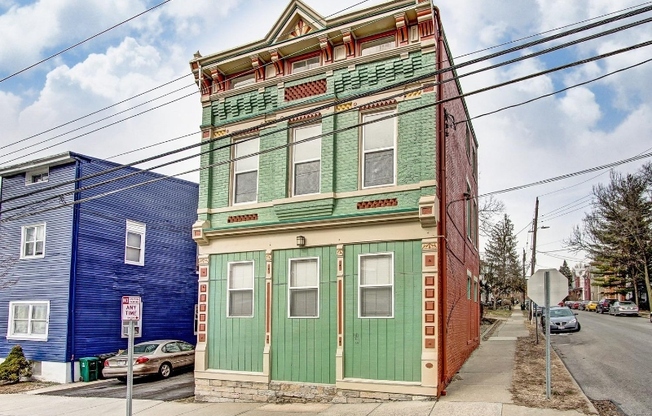 300 Warner St 2F