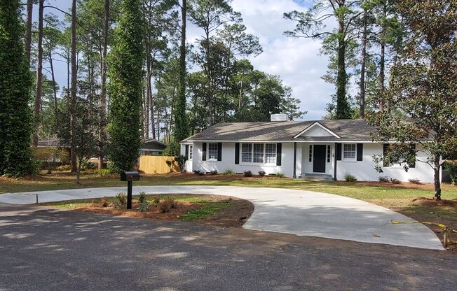 Modern Charm: Spacious 4-Bedroom Home with Inviting Amenities in Valdosta, GA