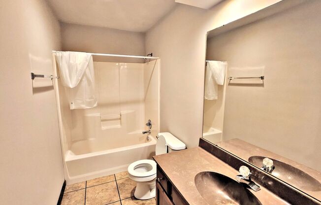 1 bed, 1 bath, $775, Unit 2301-03