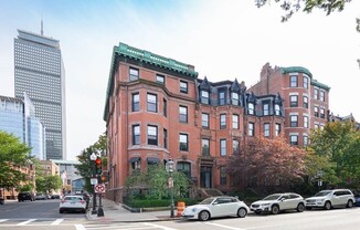 290 Commonwealth Ave.