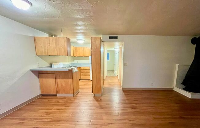 2 beds, 1 bath, 800 sqft, $1,345, Unit 06