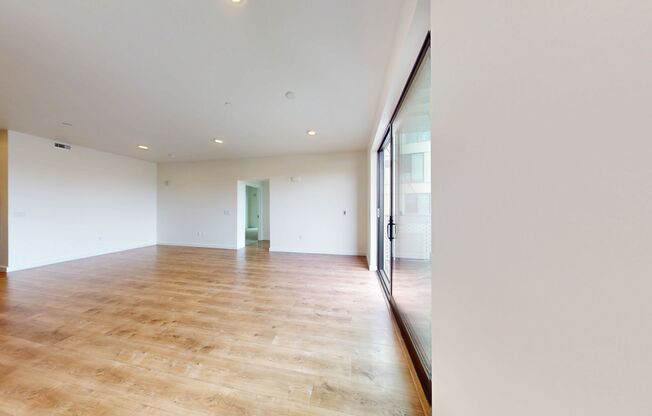 2 beds, 1 bath, 850 sqft, $2,745, Unit 411